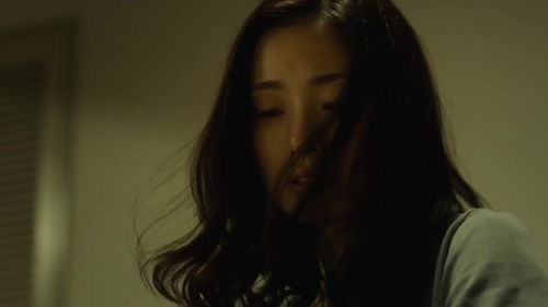 愛(ài)美之心人皆有之,木下紗和在餐廳當(dāng)服務(wù)員,化妝真講究